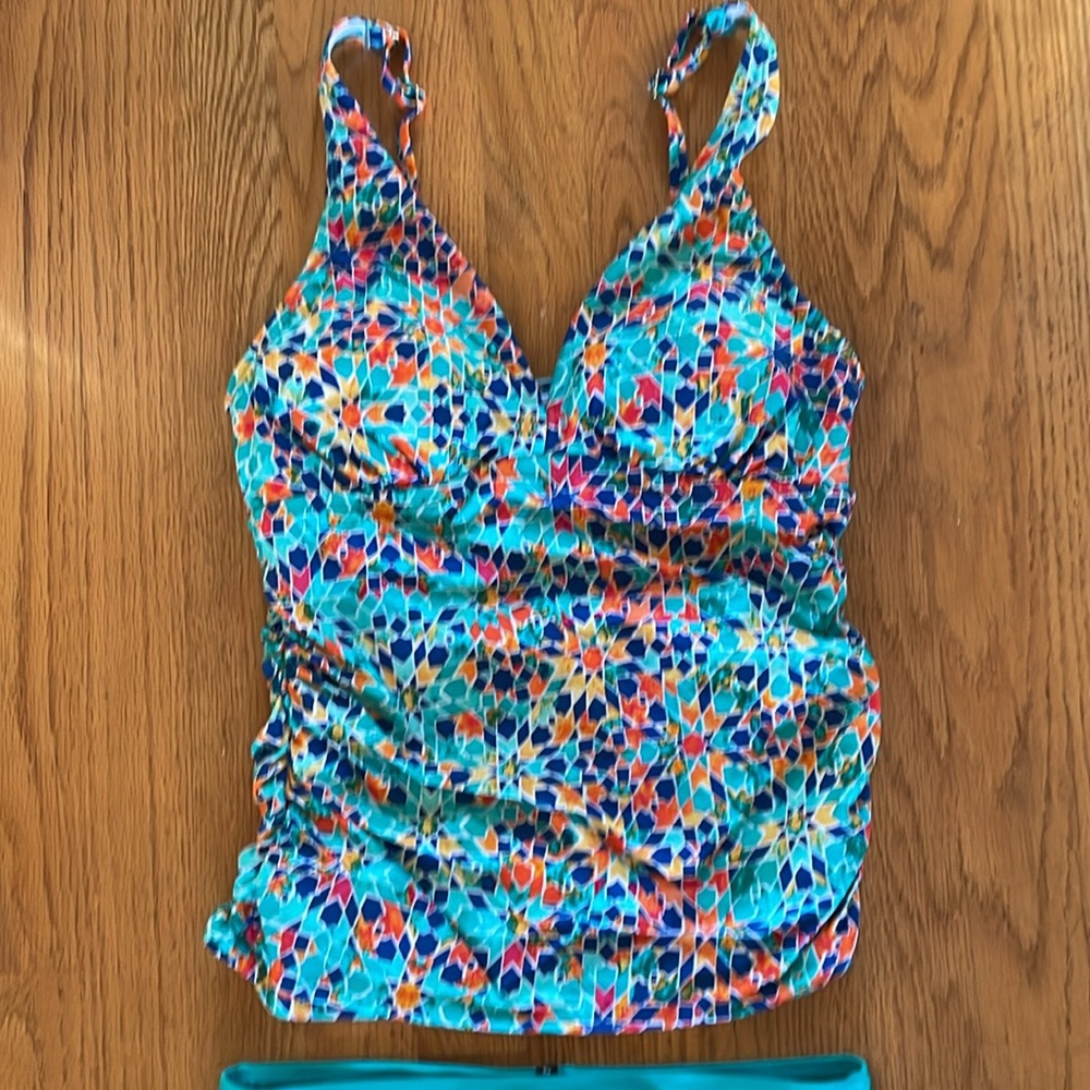 Like new Jantzen Takini. Excellent condition like new - Picture 2 of 7